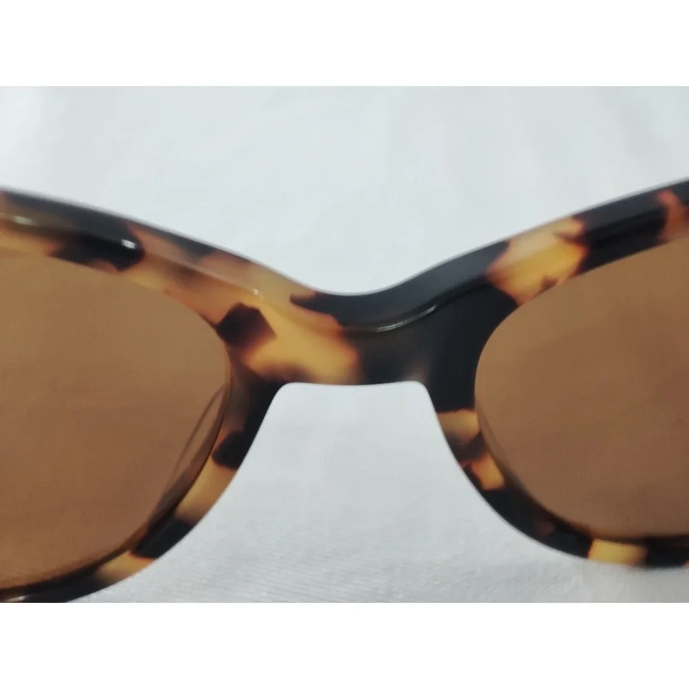 BULOVA Shantou Tortoise Sunglasses Women Cat Eye Crystal Temples‎ 54-17-140 Case